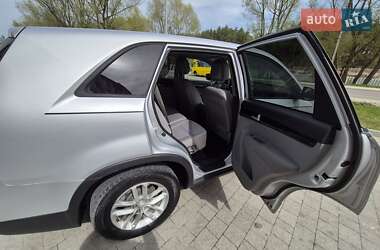 Позашляховик / Кросовер Kia Sorento 2013 в 