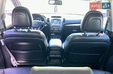 Позашляховик / Кросовер Kia Sorento 2012 в 