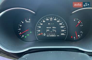 Позашляховик / Кросовер Kia Sorento 2012 в 