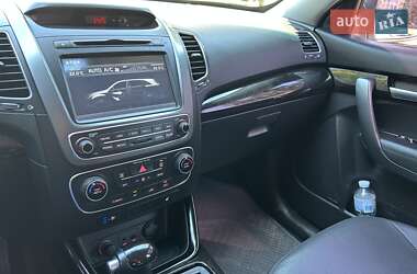 Позашляховик / Кросовер Kia Sorento 2012 в 
