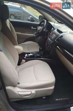 Позашляховик / Кросовер Kia Sorento 2013 в 