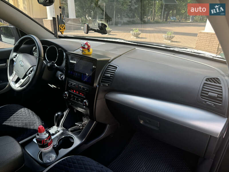 Позашляховик / Кросовер Kia Sorento 2011 в Краматорську