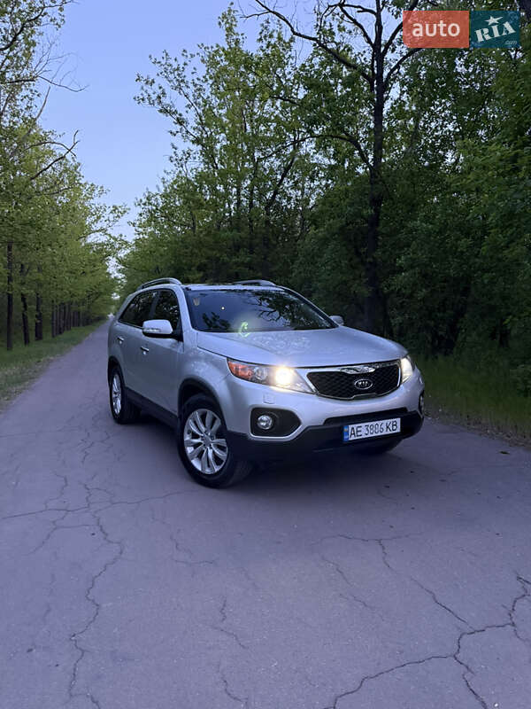 Позашляховик / Кросовер Kia Sorento 2012 в 