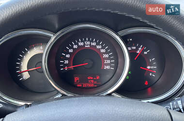 Внедорожник / Кроссовер Kia Sorento 2011 в 