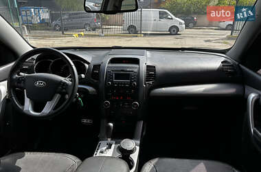 Позашляховик / Кросовер Kia Sorento 2011 в 