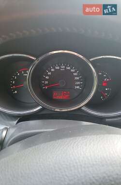 Позашляховик / Кросовер Kia Sorento 2010 в 