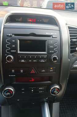 Позашляховик / Кросовер Kia Sorento 2010 в 