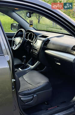 Позашляховик / Кросовер Kia Sorento 2012 в 