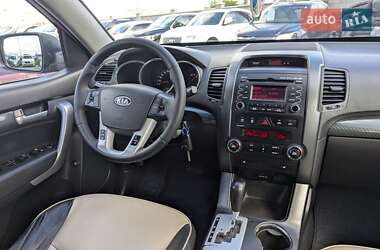 Позашляховик / Кросовер Kia Sorento 2011 в 