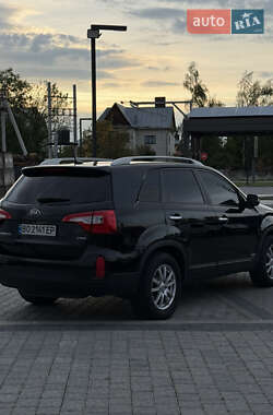 Позашляховик / Кросовер Kia Sorento 2012 в 