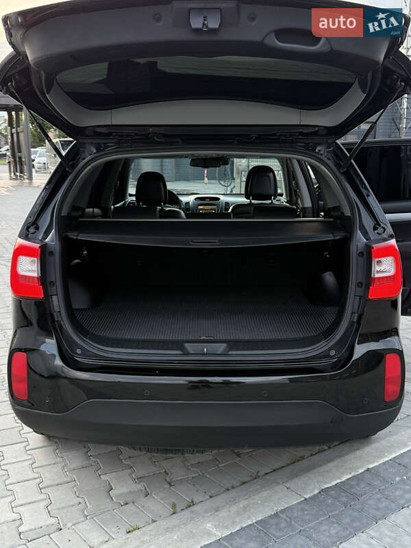 Позашляховик / Кросовер Kia Sorento 2012 в Івано-Франківську