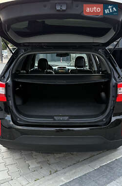Позашляховик / Кросовер Kia Sorento 2012 в 