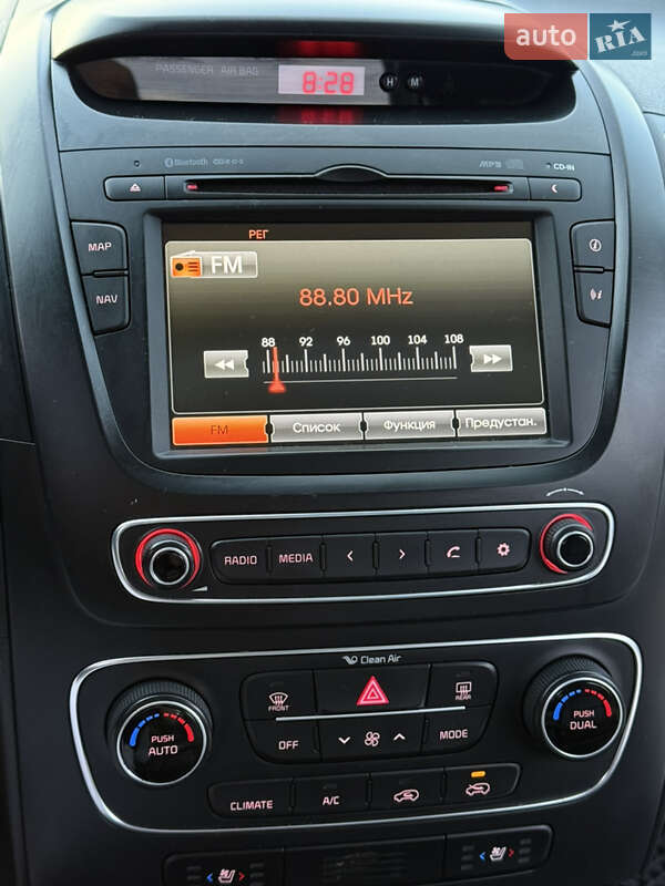 Позашляховик / Кросовер Kia Sorento 2012 в Івано-Франківську