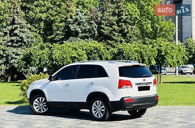 Позашляховик / Кросовер Kia Sorento 2011 в 