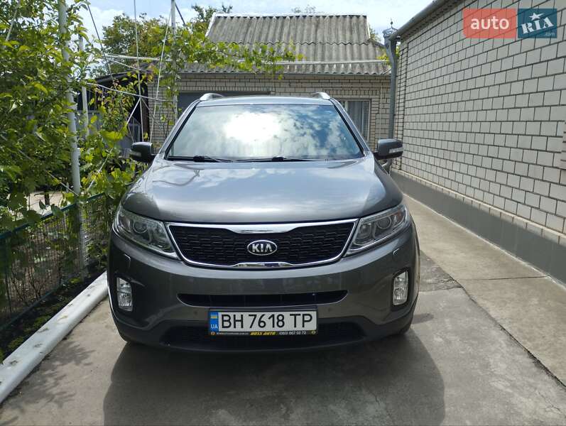 Позашляховик / Кросовер Kia Sorento 2014 в 