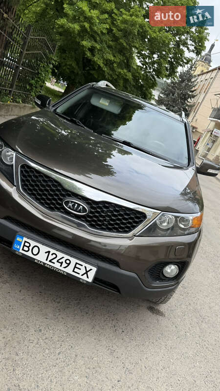 Позашляховик / Кросовер Kia Sorento 2011 в 