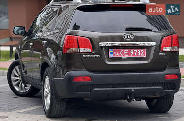 Позашляховик / Кросовер Kia Sorento 2010 в 