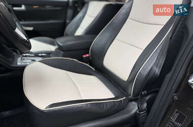 Позашляховик / Кросовер Kia Sorento 2010 в 