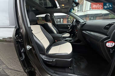 Позашляховик / Кросовер Kia Sorento 2010 в 