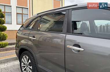 Позашляховик / Кросовер Kia Sorento 2013 в 