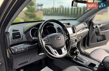 Позашляховик / Кросовер Kia Sorento 2013 в 
