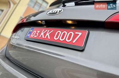 Позашляховик / Кросовер Kia Sorento 2013 в 