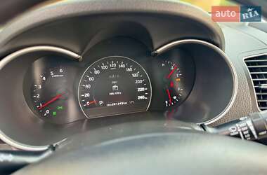 Позашляховик / Кросовер Kia Sorento 2013 в 