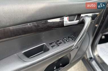 Позашляховик / Кросовер Kia Sorento 2013 в 