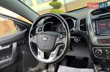 Позашляховик / Кросовер Kia Sorento 2013 в 