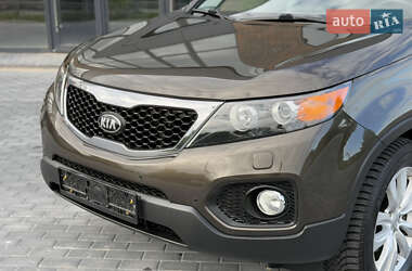 Позашляховик / Кросовер Kia Sorento 2010 в 