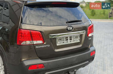 Позашляховик / Кросовер Kia Sorento 2010 в 