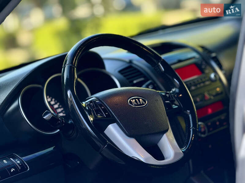 Внедорожник / Кроссовер Kia Sorento 2010 в Выгоде