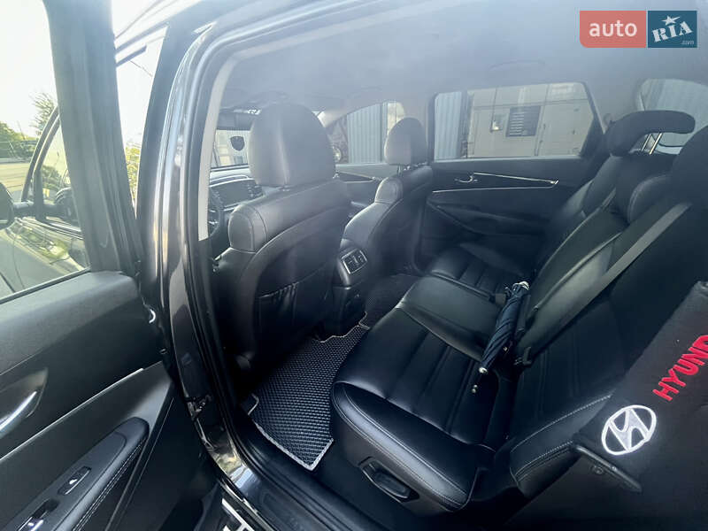 Позашляховик / Кросовер Kia Sorento 2017 в Первомайську
