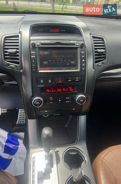 Позашляховик / Кросовер Kia Sorento 2012 в 