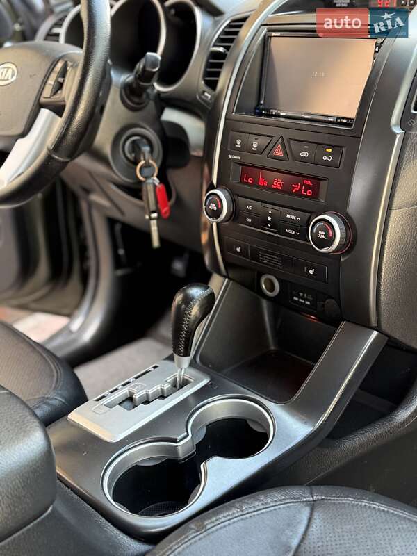 Внедорожник / Кроссовер Kia Sorento 2010 в Стрые