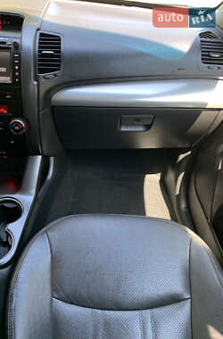 Внедорожник / Кроссовер Kia Sorento 2012 в 
