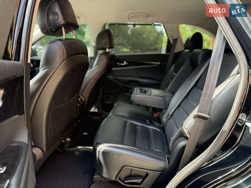 Позашляховик / Кросовер Kia Sorento 2017 в Івано-Франківську