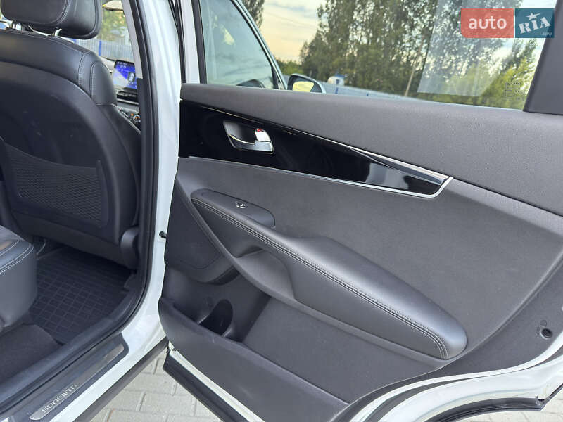 Позашляховик / Кросовер Kia Sorento 2015 в Луцьку