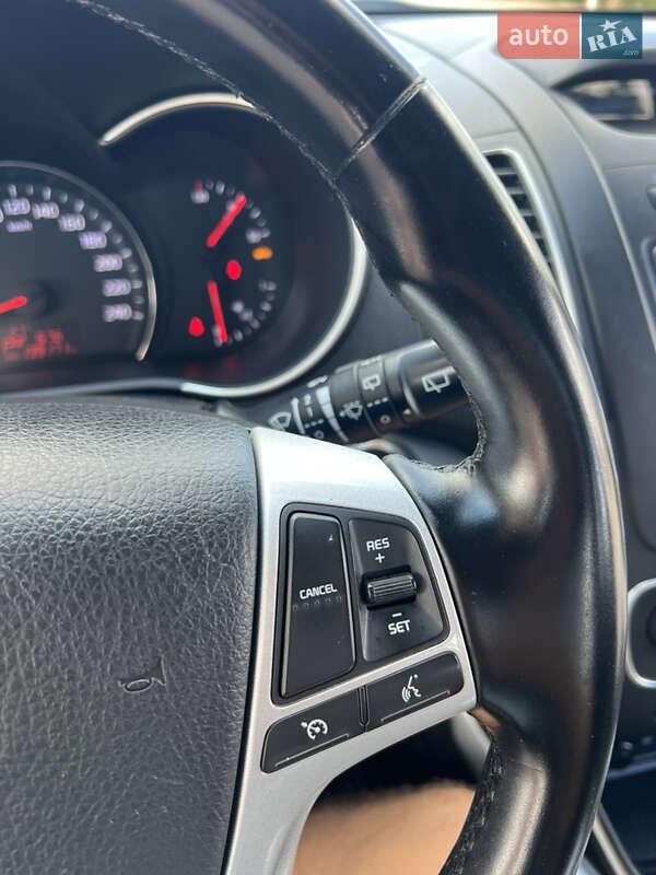 Внедорожник / Кроссовер Kia Sorento 2013 в Житомире