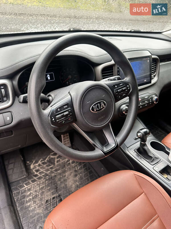 Внедорожник / Кроссовер Kia Sorento 2016 в 