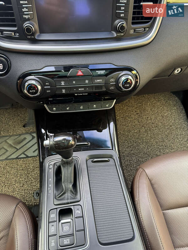 Позашляховик / Кросовер Kia Sorento 2015 в Києві