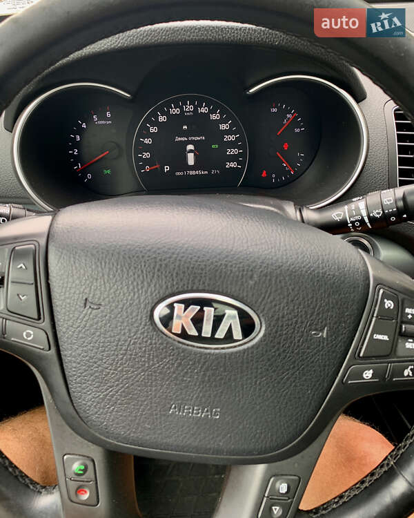 Позашляховик / Кросовер Kia Sorento 2013 в Дніпрі