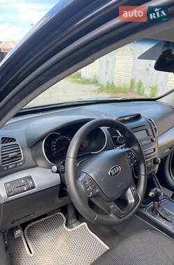 Внедорожник / Кроссовер Kia Sorento 2013 в 