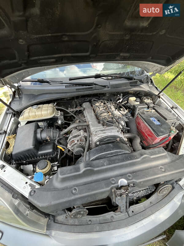 Внедорожник / Кроссовер Kia Sorento 2004 в Запорожье