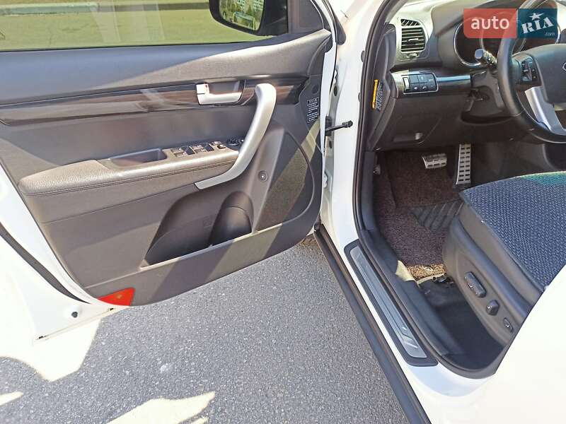 Позашляховик / Кросовер Kia Sorento 2012 в Запоріжжі