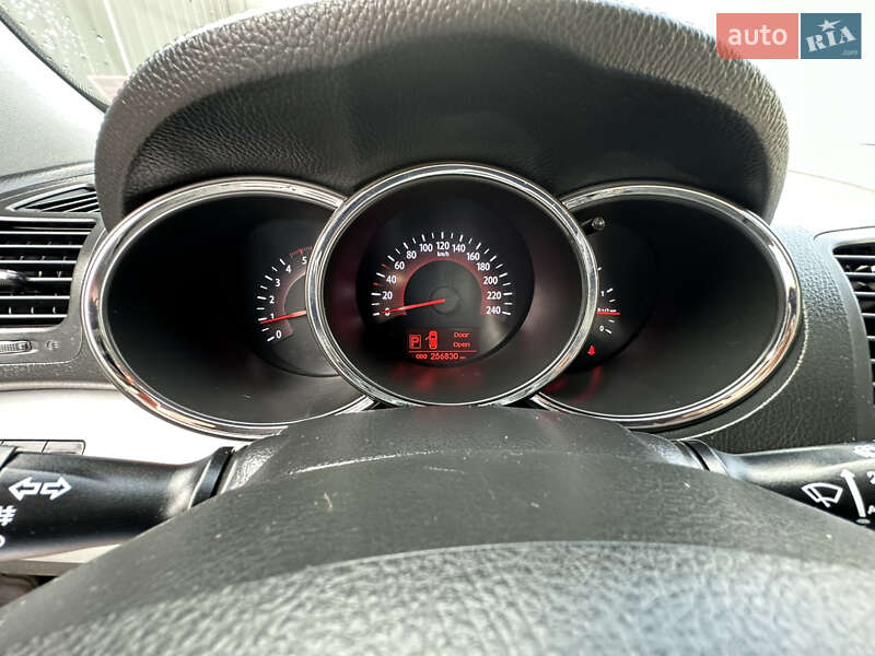 Внедорожник / Кроссовер Kia Sorento 2011 в Каменец-Подольском