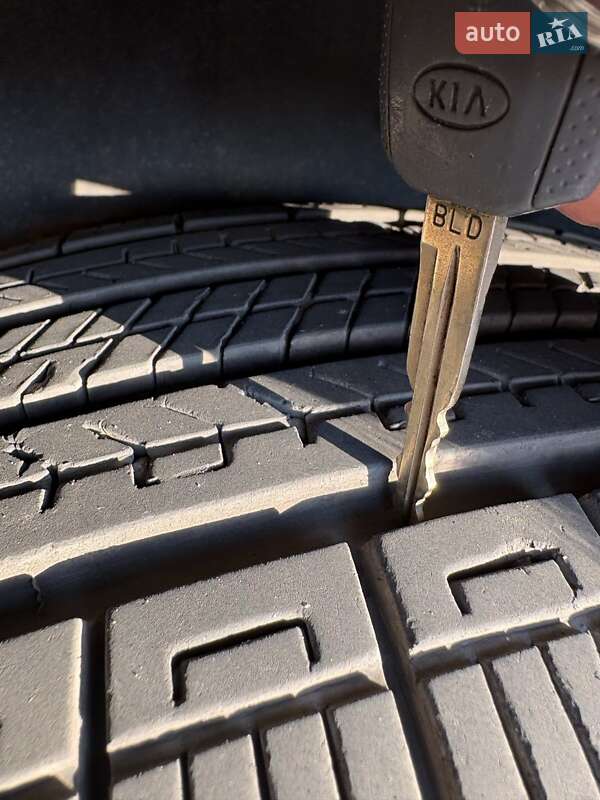 Внедорожник / Кроссовер Kia Sorento 2003 в Краматорске