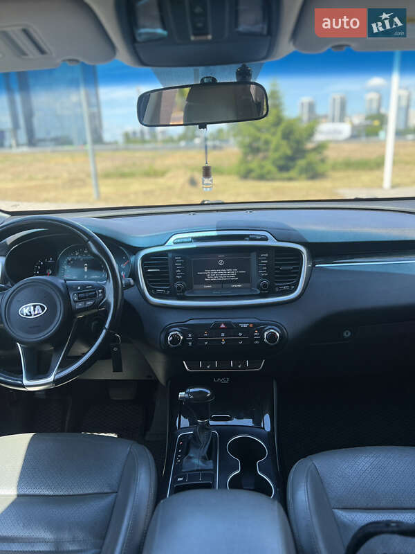 Внедорожник / Кроссовер Kia Sorento 2016 в Киеве