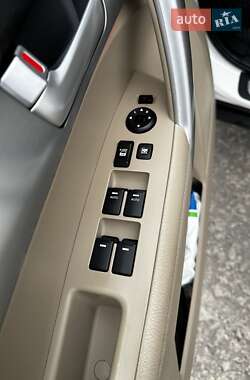 Позашляховик / Кросовер Kia Sorento 2010 в 