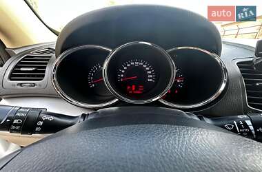 Позашляховик / Кросовер Kia Sorento 2010 в 
